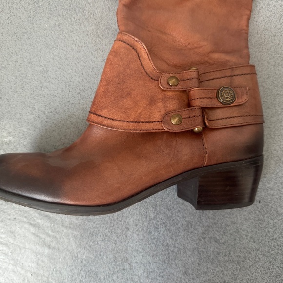 Size 9 brown knee high riding boots. Small spot as shown in photo. - Picture 3 of 3